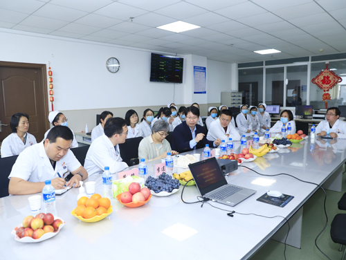 学史力行惠民生上海中山医院呼吸与危重症医学科专家团队到曲靖市二院